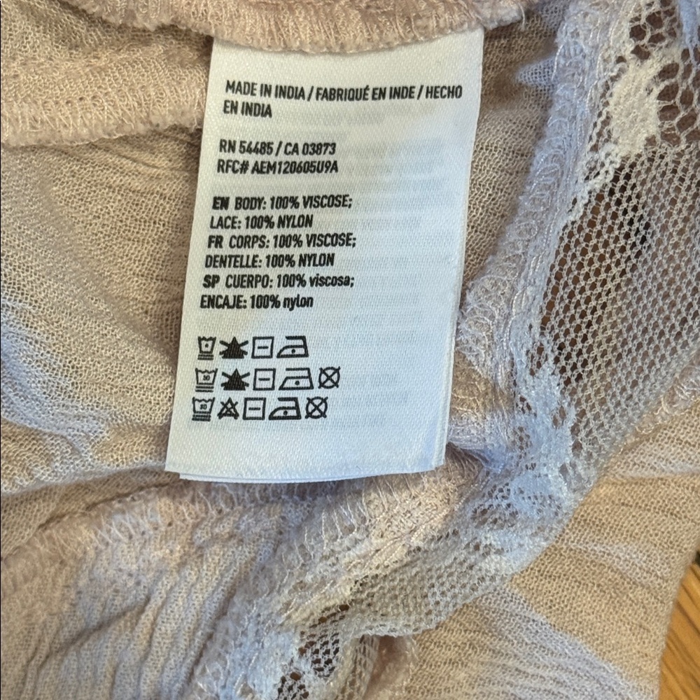 American Eagle | Soft Pink Lace Camisole/Tank | V-Neck | Tie Back | size XS - Picture 3 of 4
